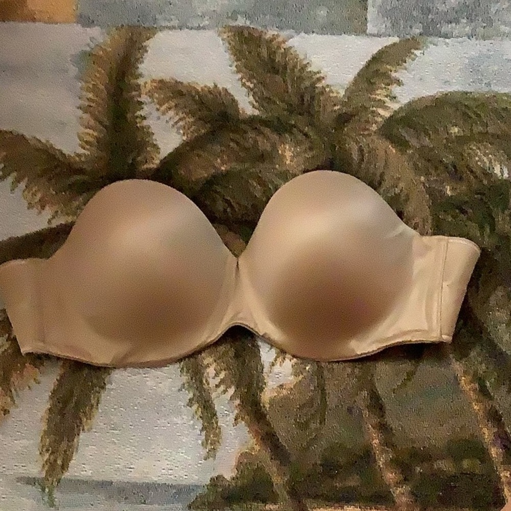 Brassiere beige Strapless underwire NW0T 34D.💐 very pretty bra lightweig